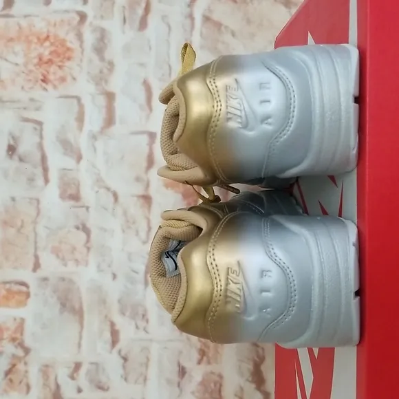 New Nike Air Max 1 LX Sneakers