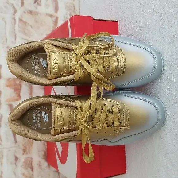 New Nike Air Max 1 LX Sneakers