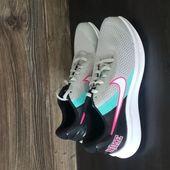 New Nike Star Runner 3 SE Gray Black Mint Sneakers