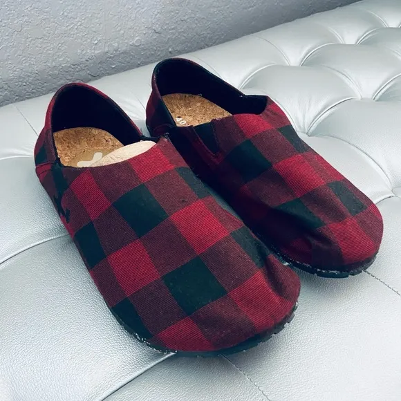 NEW! Otz Shoes Plaid Espadrilles Santa Red Black