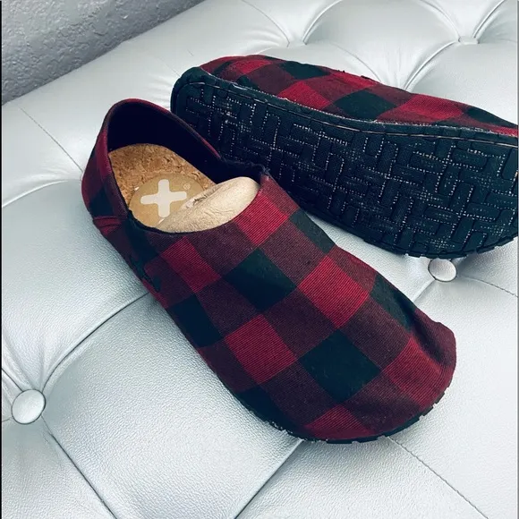 NEW! Otz Shoes Plaid Espadrilles Santa Red Black