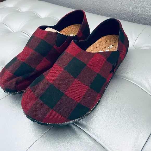 NEW! Otz Shoes Plaid Espadrilles Santa Red Black