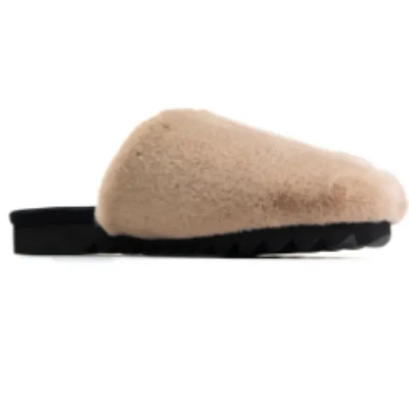 NEW ROAM Cloud Mules Beige Tan Faux Fur Fuzzy Slides