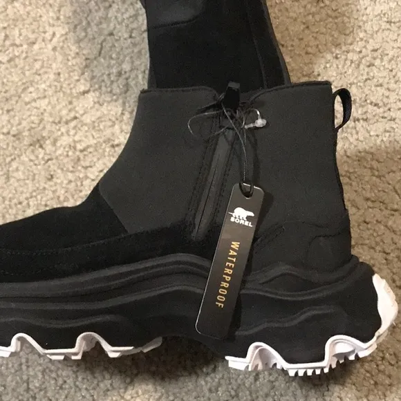New Sorel Kinetic Breakthru Acadia waterproof Boots - black &amp; white - sz 9