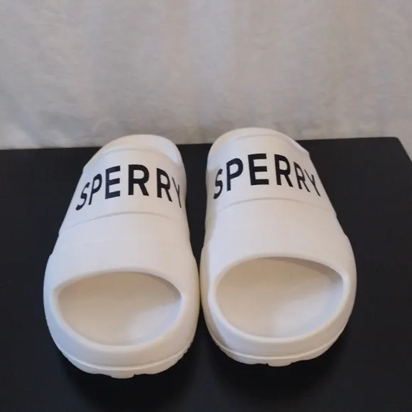 New Sperry Slip on Slides Men's size 9 🔥