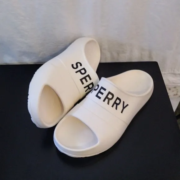 New Sperry Slip on Slides Men's size 9 🔥