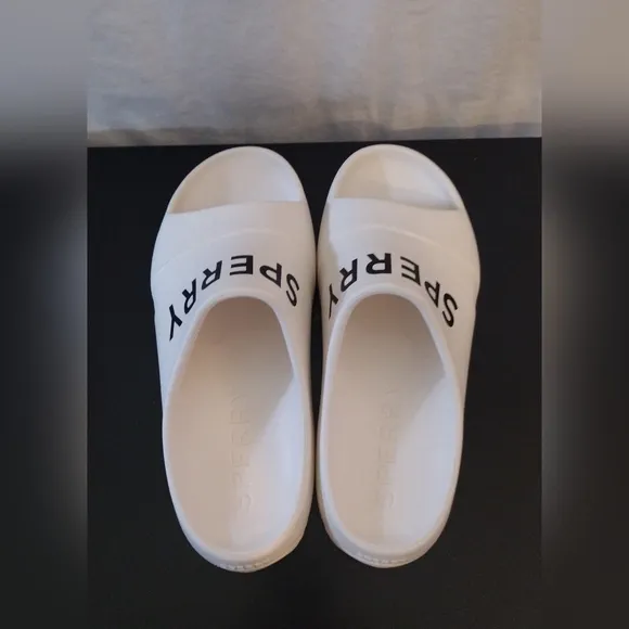 New Sperry Slip on Slides Men's size 9 🔥