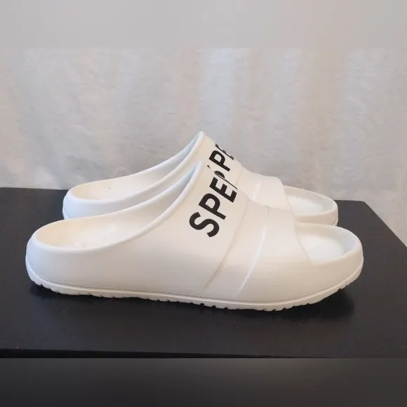 New Sperry Slip on Slides Men's size 9 🔥