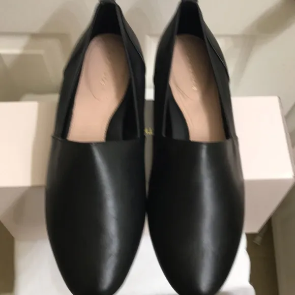 New! Taryn Rose luxe leather black flats