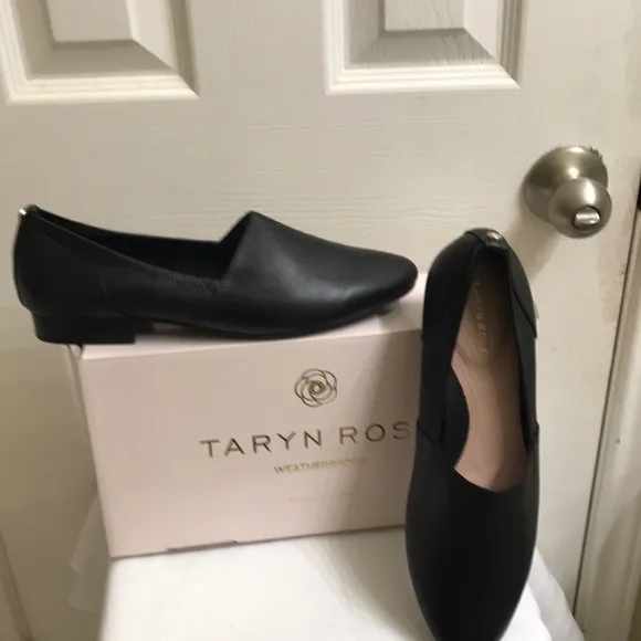 New! Taryn Rose luxe leather black flats
