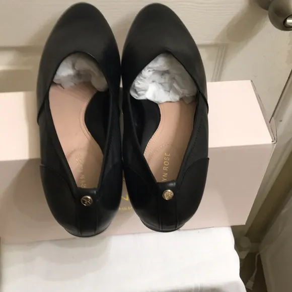 New! Taryn Rose luxe leather black flats