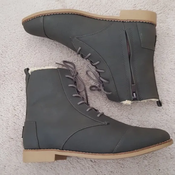New Toms Alpa berber lined olive green boots sz 11