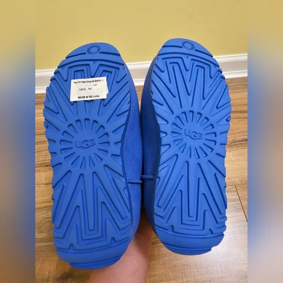 New UGG Pumped Slide Clogs, Big Sky