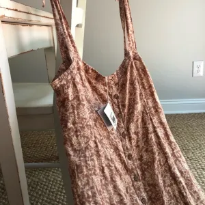 New w Tag: Faherty Kendall Dress. Linen. Size Medium