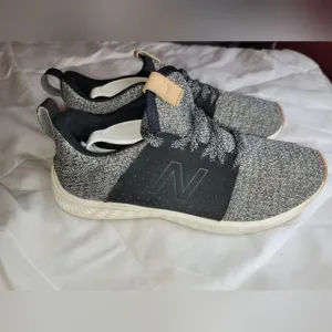 New Balance Sneakers, Boys sz 4, Gray &amp; Black.