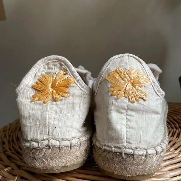 NIB Apepazza Ester stunning embroidered embellished espadrilles