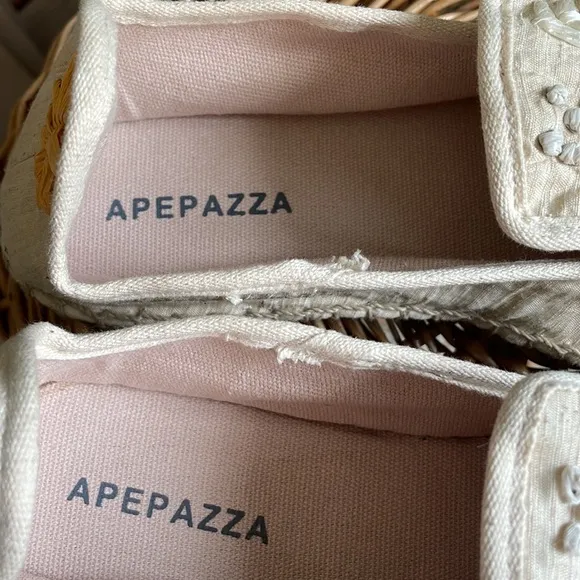 NIB Apepazza Ester stunning embroidered embellished espadrilles