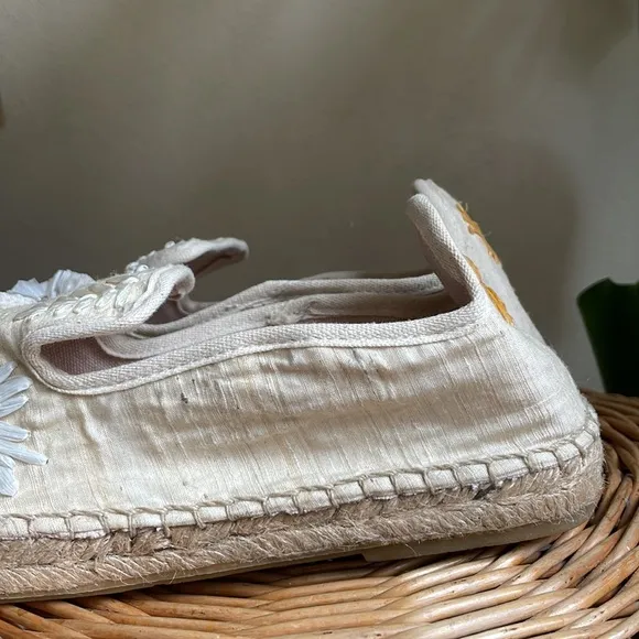 NIB Apepazza Ester stunning embroidered embellished espadrilles