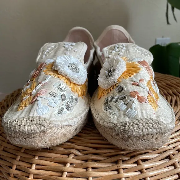 NIB Apepazza Ester stunning embroidered embellished espadrilles