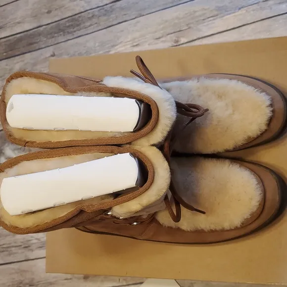 NIB AUTHENTIC RARE UGG Mukluk Revival Boots Women's 10 NEW