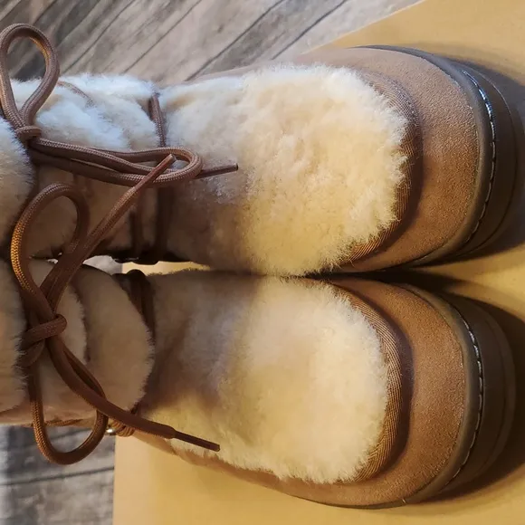 NIB AUTHENTIC RARE UGG Mukluk Revival Boots Women's 10 NEW