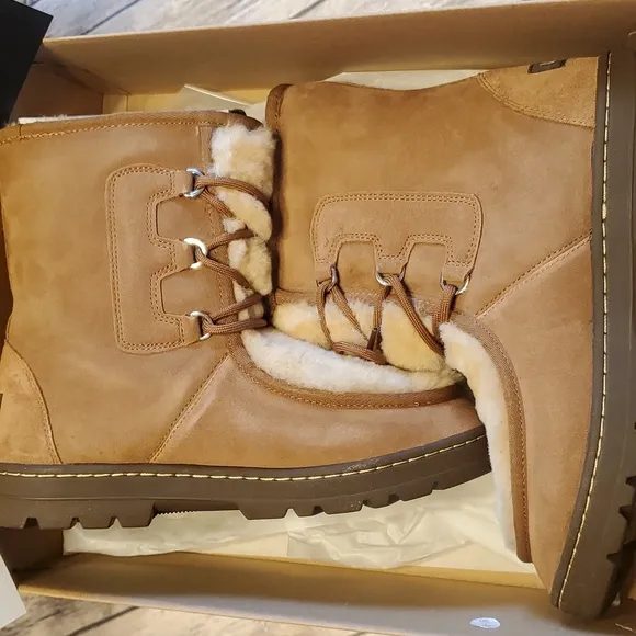 NIB AUTHENTIC RARE UGG Mukluk Revival Boots Women's 10 NEW