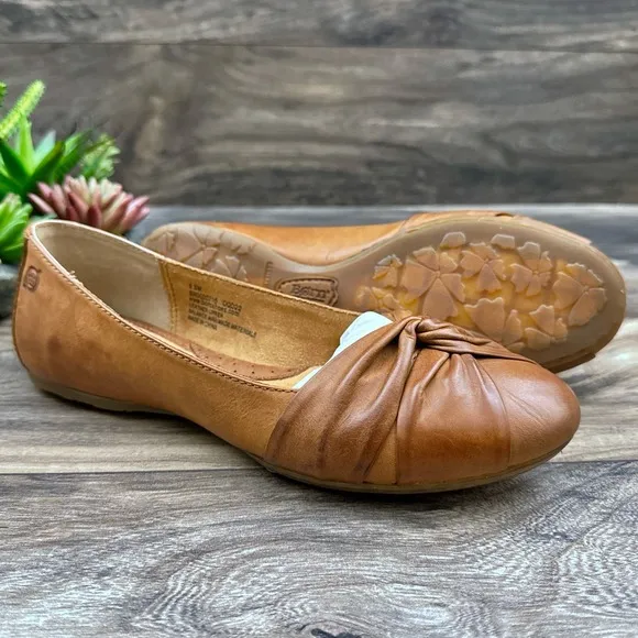 NIB Born Lilly 8.5M Tan Leather Comfort Ballet Flats