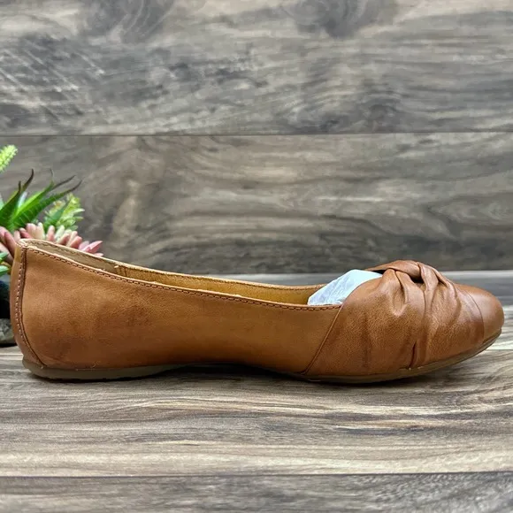 NIB Born Lilly 8.5M Tan Leather Comfort Ballet Flats