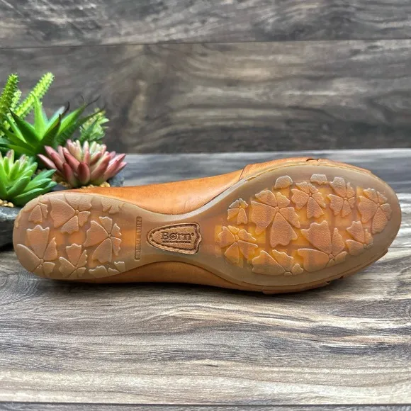 NIB Born Lilly 8.5M Tan Leather Comfort Ballet Flats