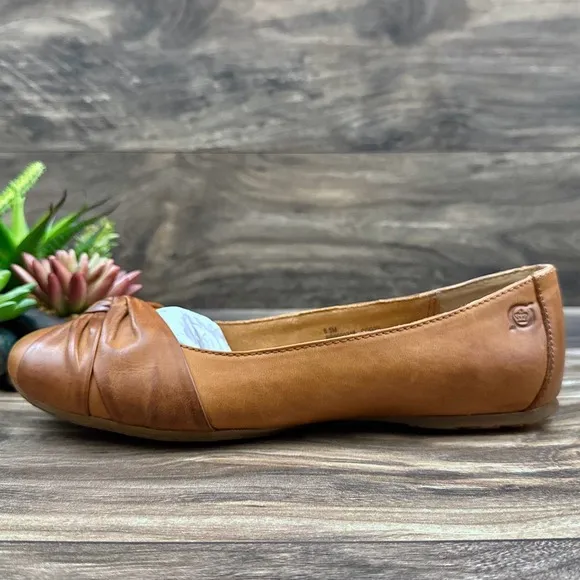 NIB Born Lilly 8.5M Tan Leather Comfort Ballet Flats