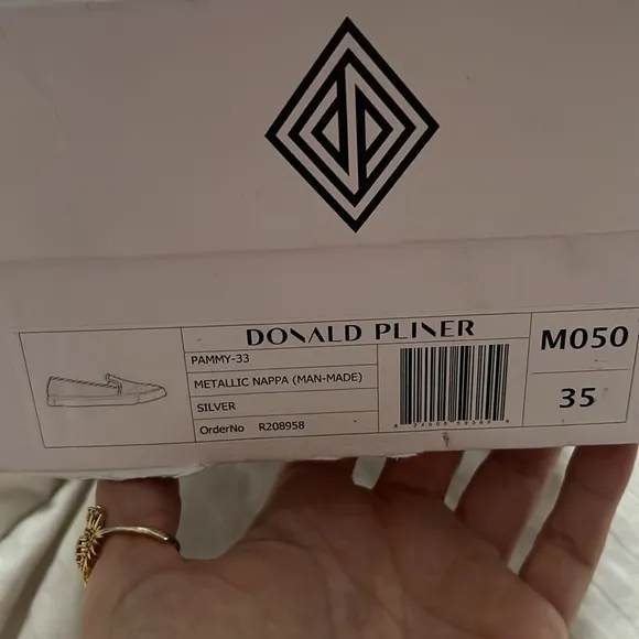 NIB Donald Pliner Pammy Women's Metallic Silver Quilted Slip-on Sneaker