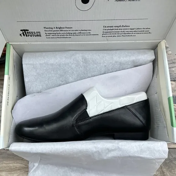 NIB Earth Origins Ryanne 8W WIDE Black Leather Comfort Loafer Casual Flats