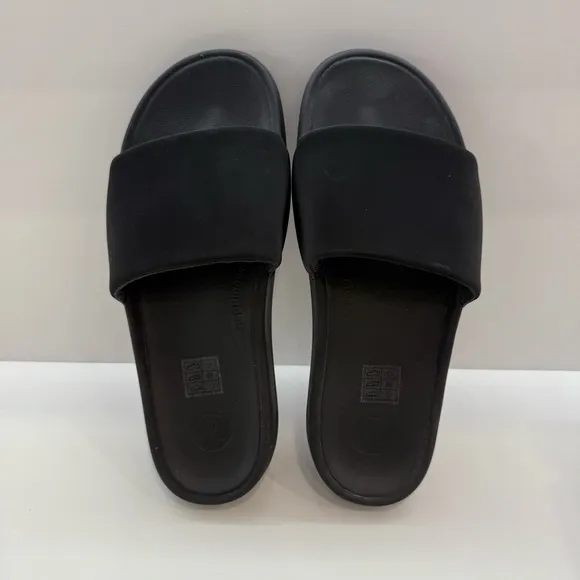 NIB LULULEMON Restfeel slides