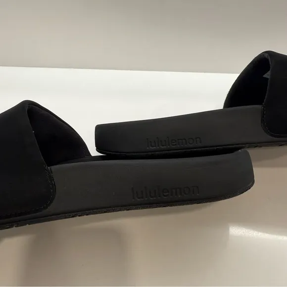 NIB LULULEMON Restfeel slides