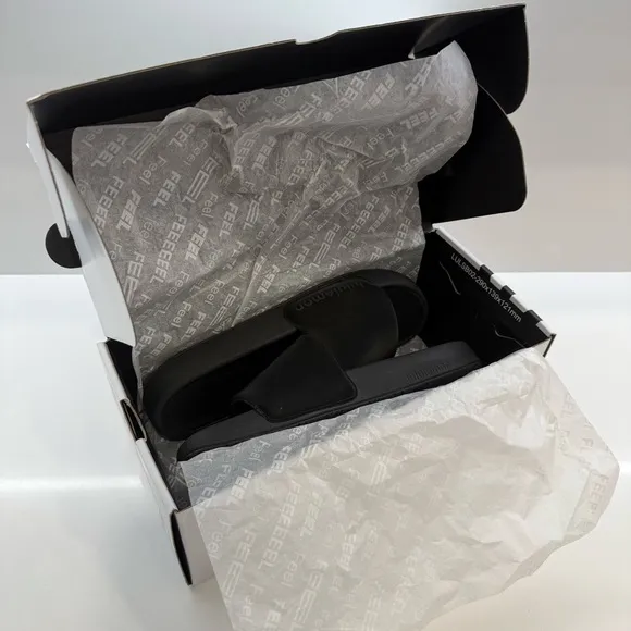 NIB LULULEMON Restfeel slides