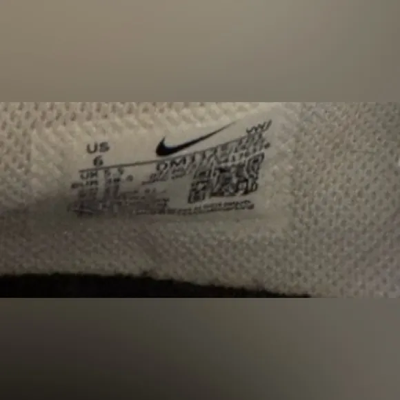 NIB Nike Kylie 8 Black &amp; White Youth Size 6/7.5 Women with Classic Design