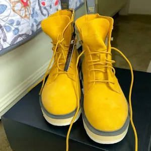 NIB Sorel lace up boots
