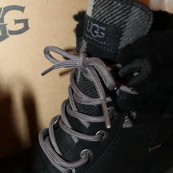 NIB UGG ADIRONDACK II WOMEN'S WINTER SNOW BOOTS BLACK LEATHER PLAID 6‎