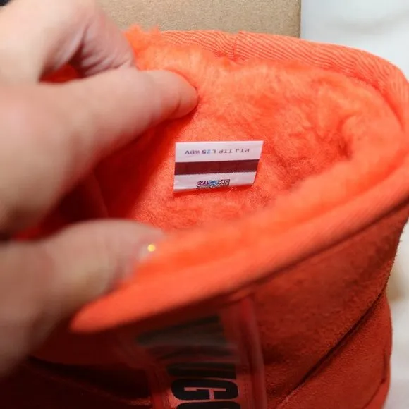 NIB UGG MINI‎ SUEDE SHEARLING LINED LOGO ANKLE BOOTS ORANGE