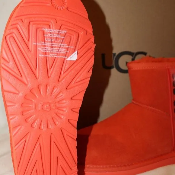 NIB UGG MINI‎ SUEDE SHEARLING LINED LOGO ANKLE BOOTS ORANGE
