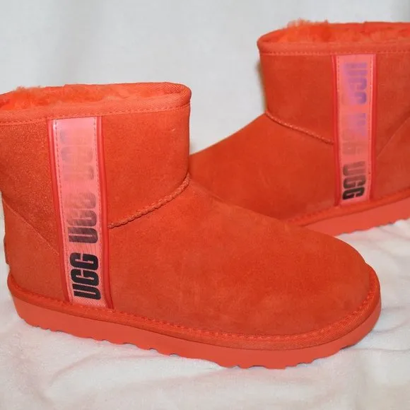 NIB UGG MINI‎ SUEDE SHEARLING LINED LOGO ANKLE BOOTS ORANGE