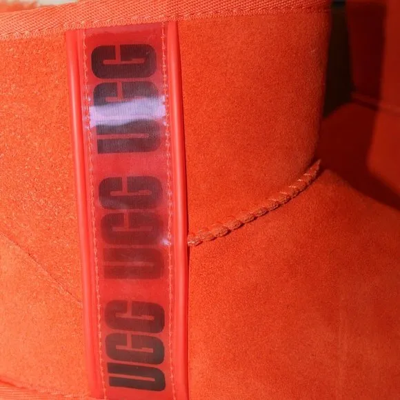 NIB UGG MINI‎ SUEDE SHEARLING LINED LOGO ANKLE BOOTS ORANGE