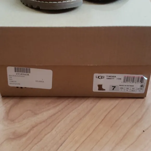 NIB!!! UGG NESSA BOOT