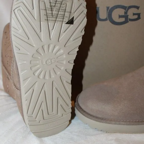 NIB UGG WOMEN'S CLASSIC SHORT GOLD BURST SUEDE SHEARLING LINED BOOTS