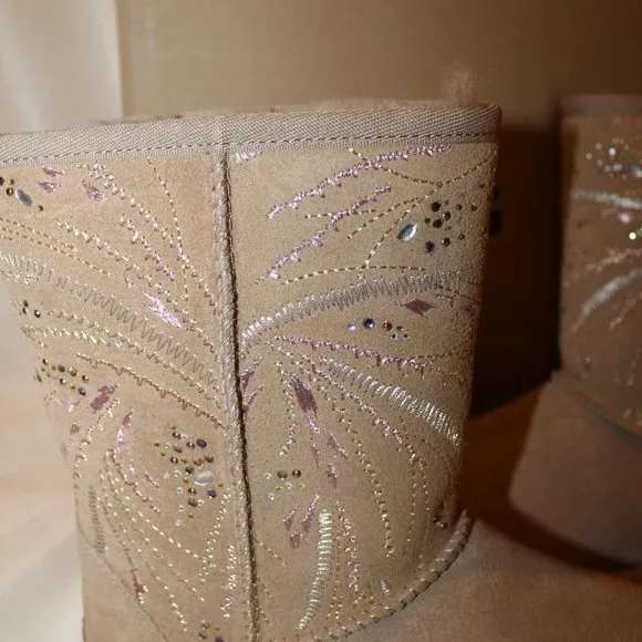 NIB UGG WOMEN'S CLASSIC SHORT GOLD BURST SUEDE SHEARLING LINED BOOTS