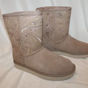 NIB UGG WOMEN'S CLASSIC SHORT GOLD BURST SUEDE SHEARLING LINED BOOTS