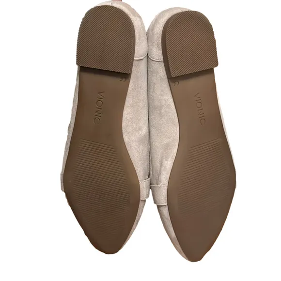 NIB VIONIC Light Grey Savannah Suede Almond Toe Loafers Size 10 Wide Width NEW