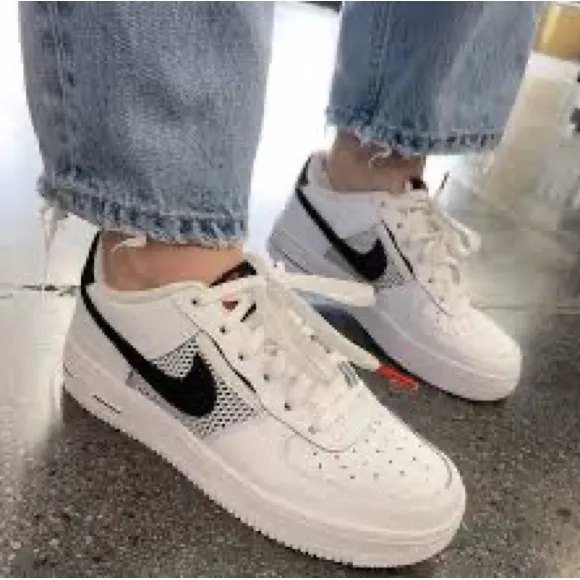 Nike Air Force 1 low top mesh pocket sneakers big kid 7 = women size 8-8.5