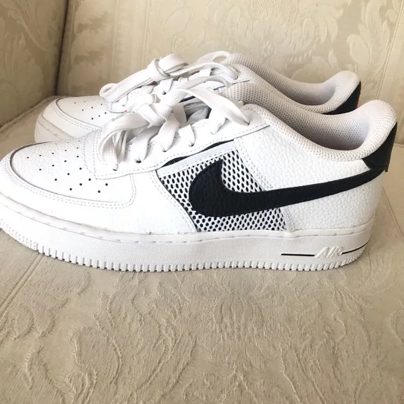 Nike Air Force 1 low top mesh pocket sneakers big kid 7 = women size 8-8.5