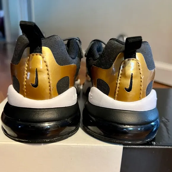 NIKE Air Kids sneakers in excellent condition.